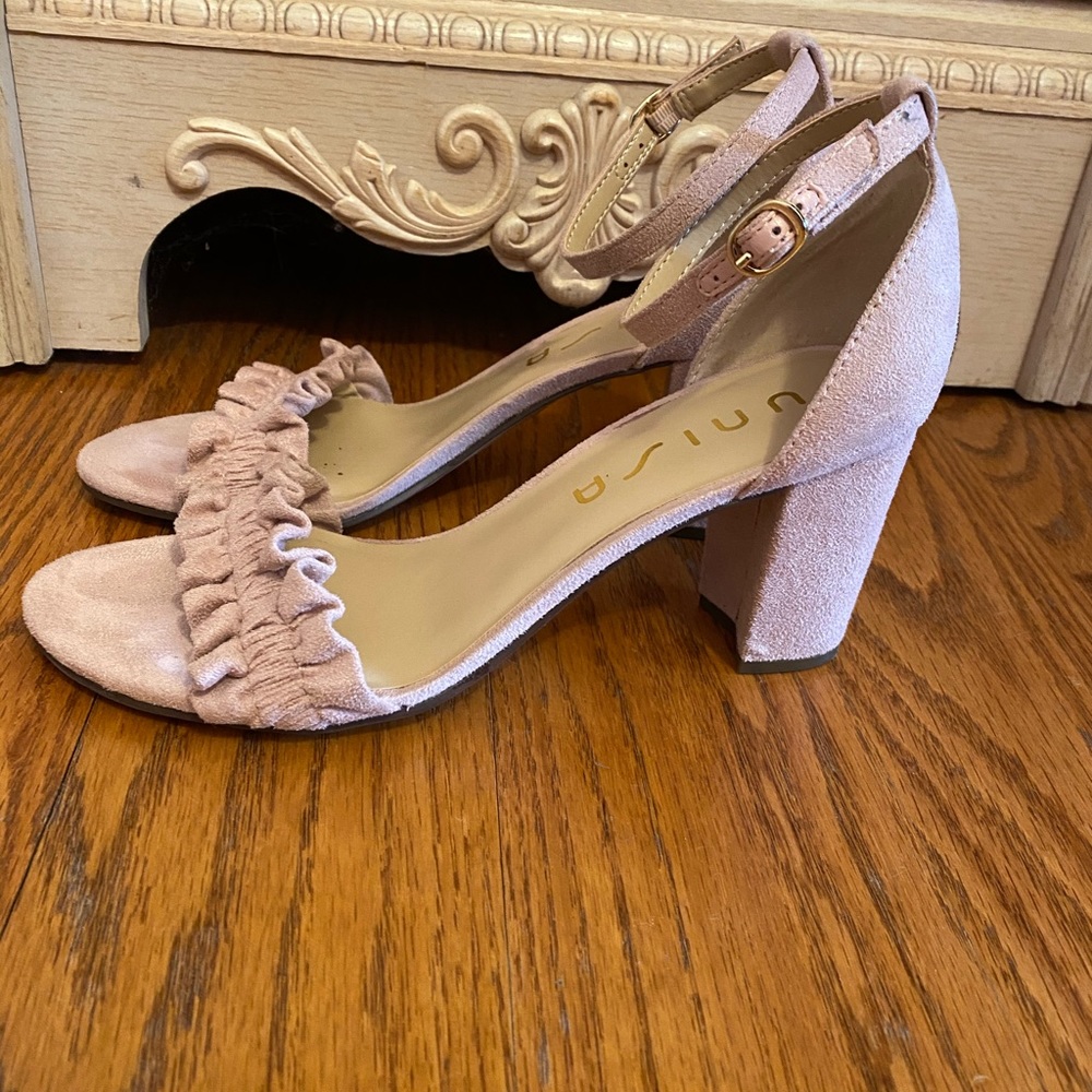 Unsia Light Pink open toe Heels